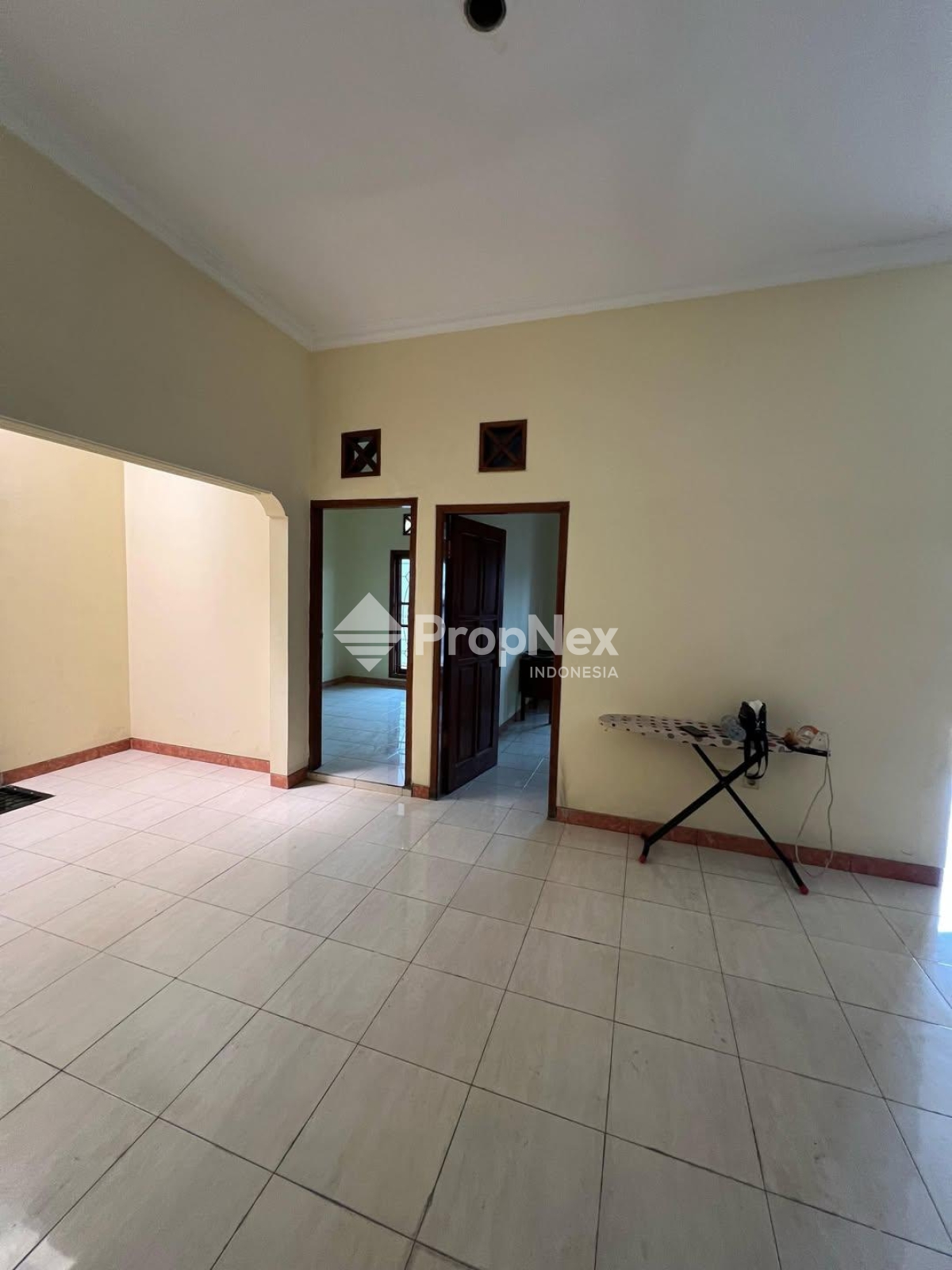 Rumah 2 Lantai Bagus di Gubeng Kertajaya Siap Huni — foto 10